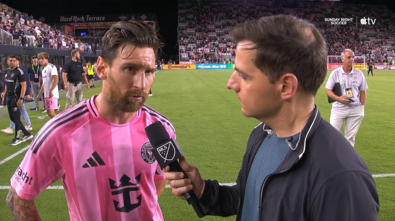 星空体育-梅西击败老对手曼联，晋级之路一路高歌！