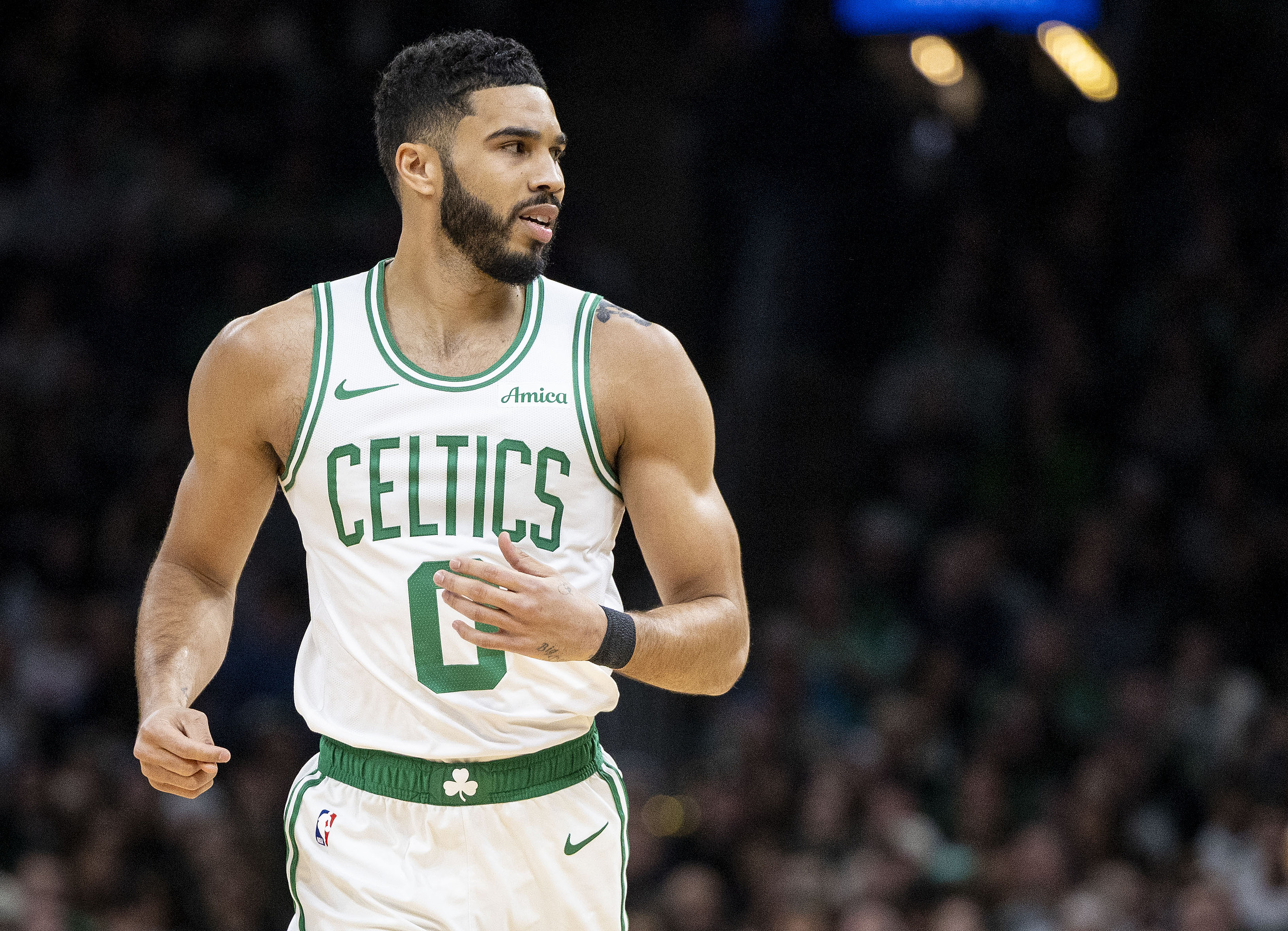 星空体育-恒大对阵塔图姆展开拉锯大战，最终险胜对手